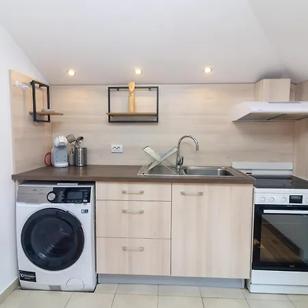 Апартамент Homy & Stylish Centrally Located София