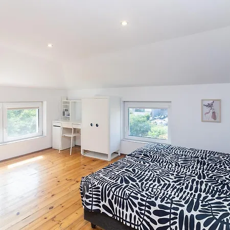 Apartman Homy & Stylish Centrally Located *
