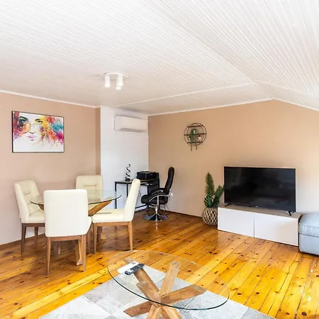 Apartament Homy & Stylish Centrally Located *