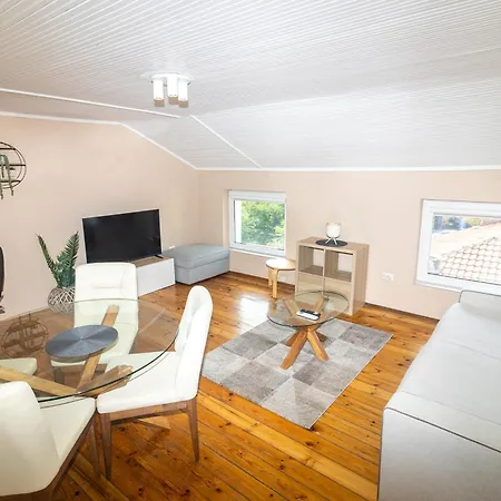 Homy & Stylish Centrally Located Apartament